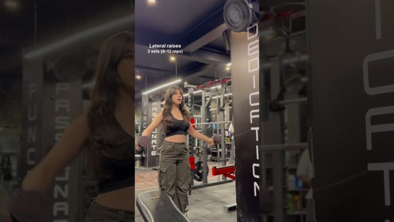 Shoulder workout 🏋️‍♀️ #beginner #gymgirl #workout #gym #viral #fitness #girls #weighttraining